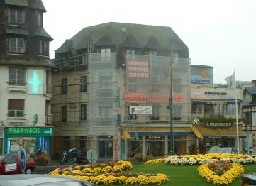 peinture sur façade HOTEL DE LA PAIX . Trouville sur mer