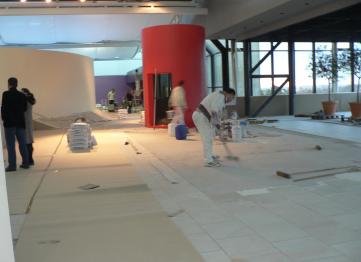 pose de lames pvc au Mémorial de Caen