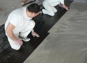 pose de lames pvc au Mémorial de Caen